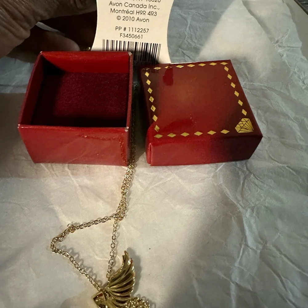 Avon vintage FAVORITE TREASURE PENDANT NECKLACE- LOCK AND KEY - Picture 15 of 15